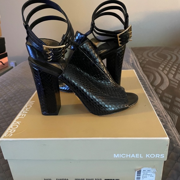 Shoe Craze - Picture 3 of 3